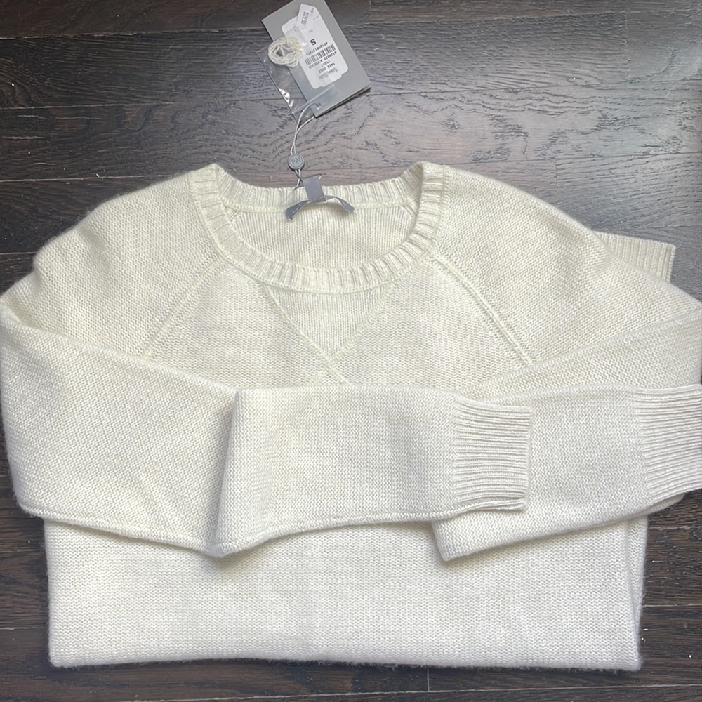 Neiman Marcus Cashmere Crew - Avocado